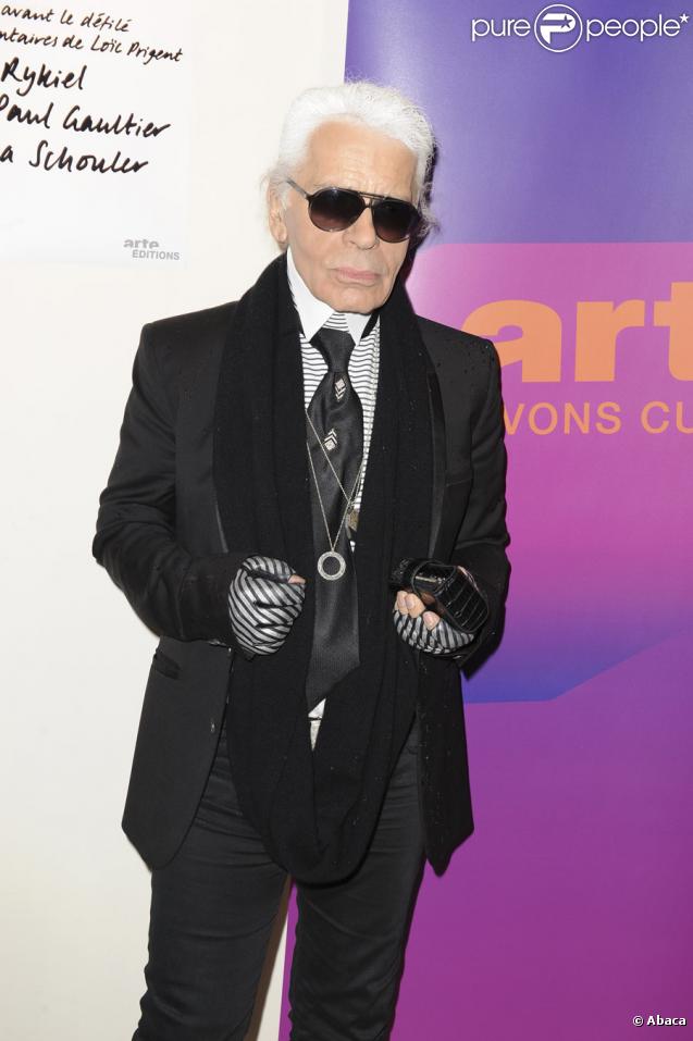 Karl Lagerfeld lors de la présentation du documentaire The Day Before (Le Jour d'avant) à Paris le 26 novembre 2009