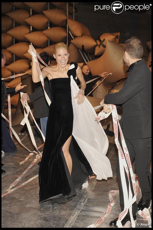 Michelle Hunziker au gala Doppia Difesa contre la violence à Milan le 26/11/09
