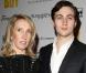 La réalisatrice Sam Taylor-Wood et son compagnon le comédien Aaron Johnson, à l'occasion de l'avant-première de Nowhere Boy , qui s'est tenue au Cinema Bafta de Piccadilly à Londres, le 26 novembre 2009.