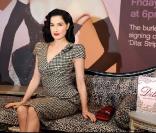 Dita von Teese dédicace son livre,  Dita : Stripteese , à Londres, le 27 novembre 2009.