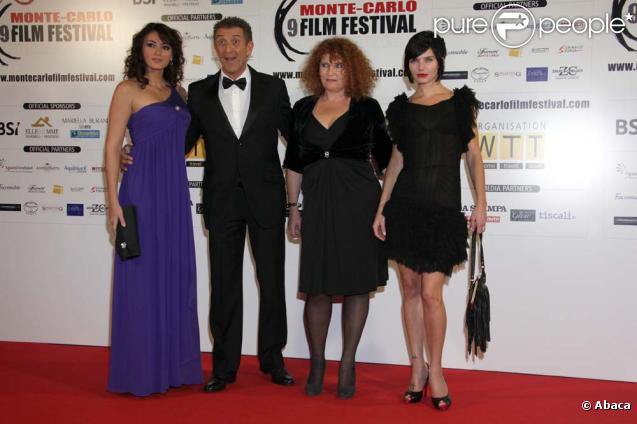 Rachel Legrain-Trapani, Ezio Greggio, Valérie Mairesse et Delphine Chanéac lors de la clôture du 9e festival du film de Monte-Carlo, le 28 novembre 2009.