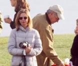 Harrison Ford et Calista Flockhart avec son fils Liam lors d'un anniversaire en plein air à Los Angeles le 6 décembre 2009
