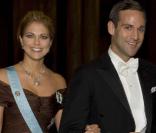 Madeleine de Suède arrive au dîner donné à Stockholm en l'honneur des lauréats des Nobel 2009 au bras de son fiancé Jonas Bergström, le 12 décembre 2009