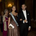 La princesse Madeleine de Suède, superbe au bras de son fiancé, mais sa soeur Victoria a... oublié le sien !
