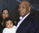 Mike Tyson, Lahika Spicer et la petite Milan lors de la cérémonie des Video Game Awards, le 12 décembre 2009 à Los Angeles.