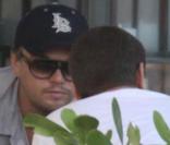 Leonardo DiCaprio, à l'occasion d'une petite partie de poker avec des amis, sous le soleil de Miami, le 8 décembre 2009.