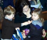 Mary et Frederik de Danemark se sont rendus avec leurs enfants Christian et Isabella à l'église, le 13 décembre 2009