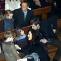 Mary et Frederik de Danemark avec leurs adorables Christian et Isabella : tout l'art d'occuper ses bambins à l'église !