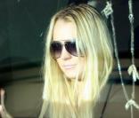 Lindsay Lohan n'a pas l'air très enjouée à la sortie de son déjeuner pour le 6126 fashion collection au E. Baldi à Beverly Hills le 15 décembre 2009  