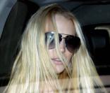 Lindsay Lohan n'a pas l'air très enjouée à la sortie de son déjeuner pour le 6126 fashion collection au E. Baldi à Beverly Hills le 15 décembre 2009  