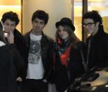  Kevin Jonas avec les Jonas Brothersde passage à Paris fin novembre 2009 
 &nbsp; 