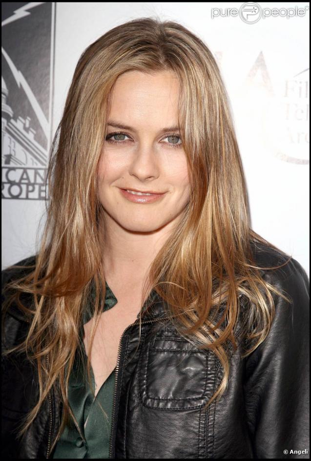 Alicia Silverstone a rendu hommage à Brittany Murphy, décédée le 20 décembre 2009, à l'âge de 32 ans...