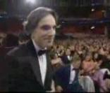 Regardez la réaction de George Clooney à la victoire de Daniel Day-Lewis lors des Oscars...