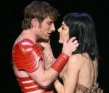 Sofia Essaïdi et Chris Stills dans Cléopâtre