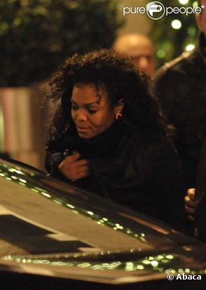 Janet Jackson à Paris, sortant du restaurant  La Cantine 