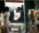 Lady Gaga reçoit une plaque pour les 8 millions d'albums vendus
