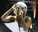 Lady Gaga porte le masque... Sa poupée aussi ! 