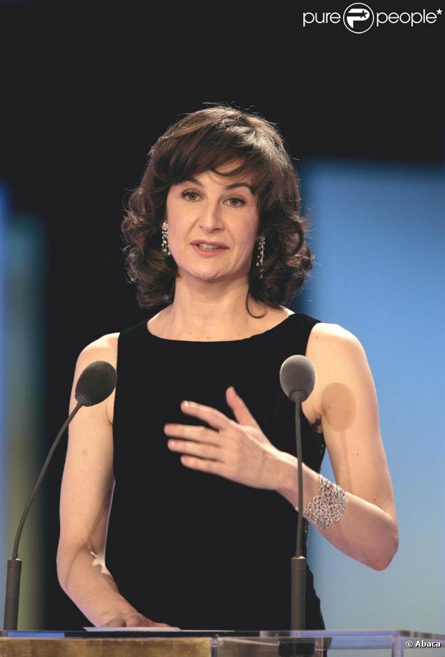 Valérie Lemercier, en tête des personnalités avec lesquelles les Français aimeraient réveillonner...