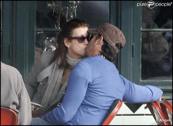 Kate Walsh accompagnée de ses parents et son boyfriend Neil Andrea, le 27 décembre à Los Angeles. C'est l'amour fou !
