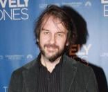 Peter Jackson : Après ''Le retour du Roi'', le réalisateur nous joue... le chevalier de la Reine ! (Réactualisé)
