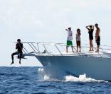 Tommy Lee en vacances à Mexico avec sa chérie et ses fils (21 décembre 2009)