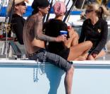Tommy Lee en vacances à Mexico avec sa chérie et des amis  (21 décembre 2009)