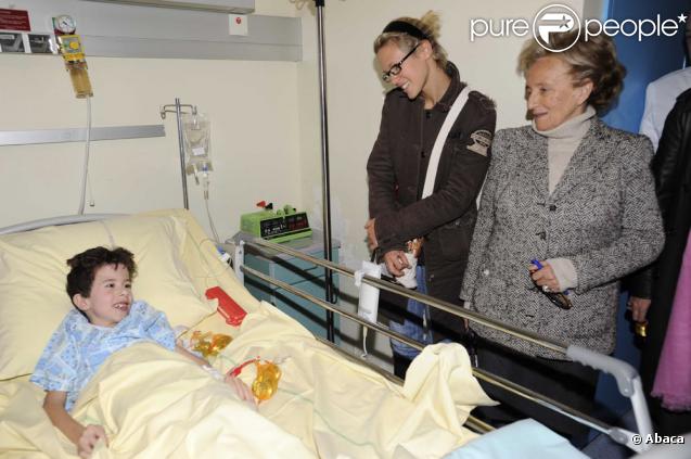 Bernadette Chirac et Lorie en visite dans un hôpital (2009) 