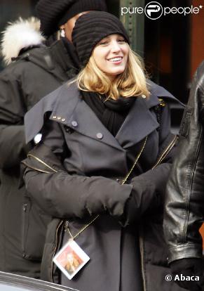 Blake Lively sur le tournage de Gossip Girl, toujours dans la même tenue le 11 janvier 2009 à New York