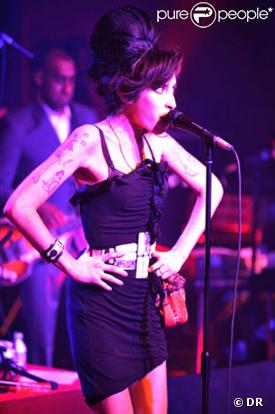 Amy Winehouse : elle a donné un concert exceptionnel hier soir à la boutique Fendi