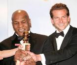 Meilleure comédie, Very Bad Trip : l'équipe du film dont Bradley Cooper et Mike Tyson, lors de la 67e cérémonie des Golden Globes à Los Angeles le 17 janvier 2010