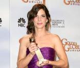 Meilleure actrice dans un drame ou comédie dramatique : Sandra Bullock (The Blind Side) qui a reçu le prix des mains de Mickey Rourke, lors de la 67e cérémonie des Golden Globes à Los Angeles le 17 janvier 2010