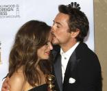 Meilleur acteur dans une comédie (Sherlock Holmes), Robert Downey Jr. avec sa femme Susan, lors de la 67e cérémonie des Golden Globes à Los Angeles le 17 janvier 2010