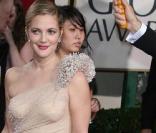Drew Barrymore a choisi le Nude pour fouler le tapis des Golden Globes. Le 17/01/10 à L.A. En Atelier Versace. 