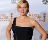 Kate Winslet très classe en longue robe noire Yves Saint Laurent 