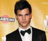 Taylor Lautner à l'occasion de l'after party des Golden Globe Awards, organisée par la Weinstein Company au Bar 210 de Los Angeles, le 17 janvier 2010.
