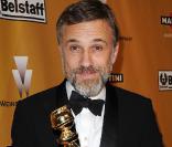 Le brillant Christoph Waltz et son Golden Globe à l'occasion de l'after party des Golden Globe Awards, organisée par la Weinstein Company au Bar 210 de Los Angeles, le 17 janvier 2010.
