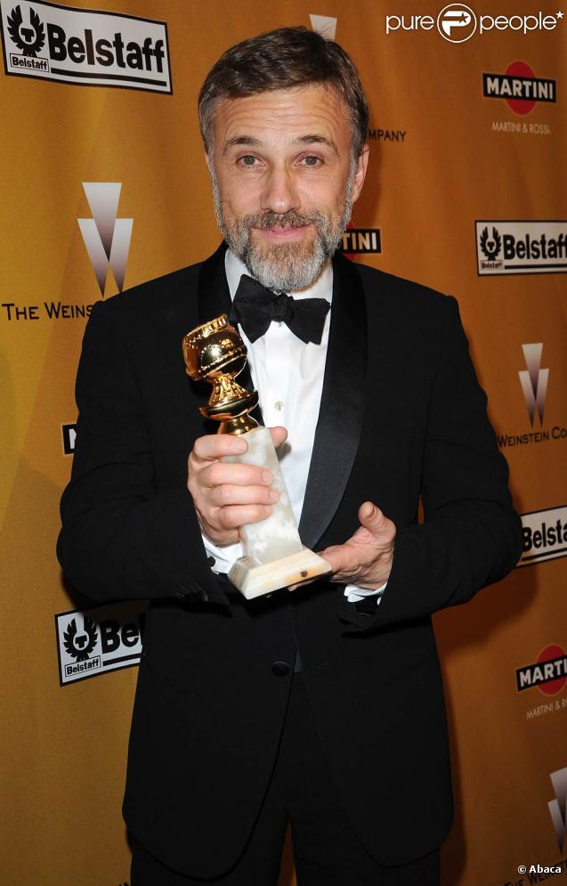 Le brillant Christoph Waltz et son Golden Globe à l'occasion de l'after party des Golden Globe Awards, organisée par la Weinstein Company au Bar 210 de Los Angeles, le 17 janvier 2010.