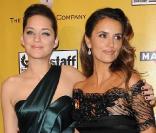 La ravissante Marion Cotillard et la magnifique Penélope Cruz à l'occasion de l'after party des Golden Globe Awards, organisée par la Weinstein Company au Bar 210 de Los Angeles, le 17 janvier 2010.