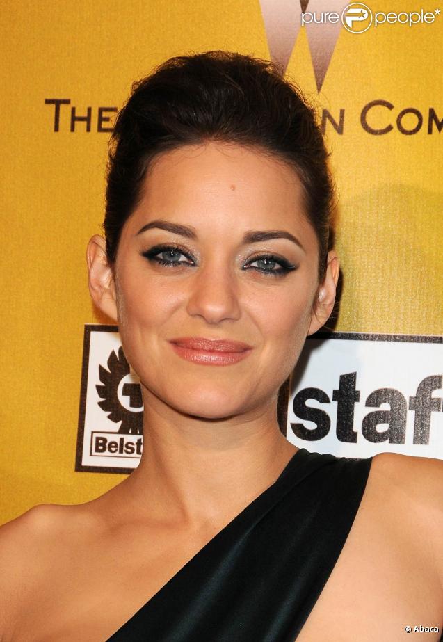 La très jolie Marion Cotillard à l'occasion de l'after party des Golden Globe Awards, organisée par la Weinstein Company au Bar 210 de Los Angeles, le 17 janvier 2010.