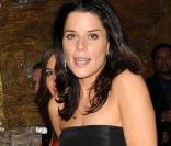 La comédienne Neve Campbell à l'occasion de l'after party des Golden Globe Awards, organisée par la Weinstein Company au Bar 210 de Los Angeles, le 17 janvier 2010.