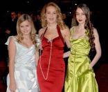 Jerry Hall et ses filles Elizabeth (Lizzie) et Georgia May en 2005 !
