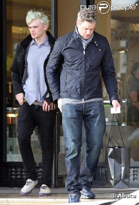Eric Dane fait du shopping ! Beverly Hills, le 21/01/10