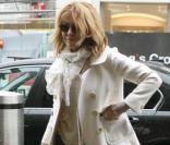 Kylie Minogue prouve que le blanc a encore toute sa place en hiver ! Bravo ! 