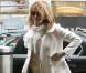 Kylie Minogue prouve que le blanc a encore toute sa place en hiver ! Bravo ! 