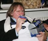 Gérard Depardieu fait la promotion de Loose, un fromage allemand, à Hambourg, le 25 janvier 2010 !