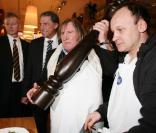 Gérard Depardieu fait la promotion de Loose, un fromage allemand, à Hambourg, le 25 janvier 2010 !