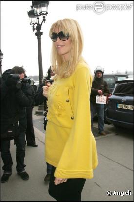Claudia Schiffer lors du défilé Chanel Haute-Couture le 26 janvier 2010