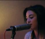 Camélia-Jordana en studio interprète  La vie en solitaire  !