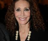 La belle Marisa Berenson, à l'occasion de la cérémonie de remise des médailles de l'Ordre du Mérite et de l'Ordre des Arts et Lettres, au ministère de la Culture, à Paris, le 26 janvier 2010.