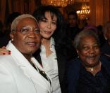 Firmine Richard et Yamina Benguigui, à l'occasion de la cérémonie de remise des médailles de l'Ordre du Mérite et de l'Ordre des Arts et Lettres, au ministère de la Culture, à Paris, le 26 janvier 2010.